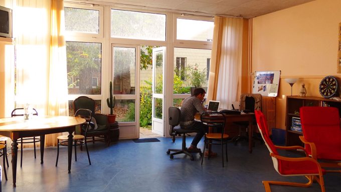 Avec des grandes salles de rencontre et d'études